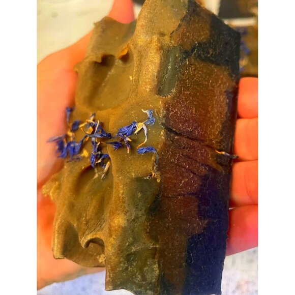 Volanic Flower - Hibiscus and Activated Charcoal Cold Process‎ Soap Bar - Picture 3 of 5